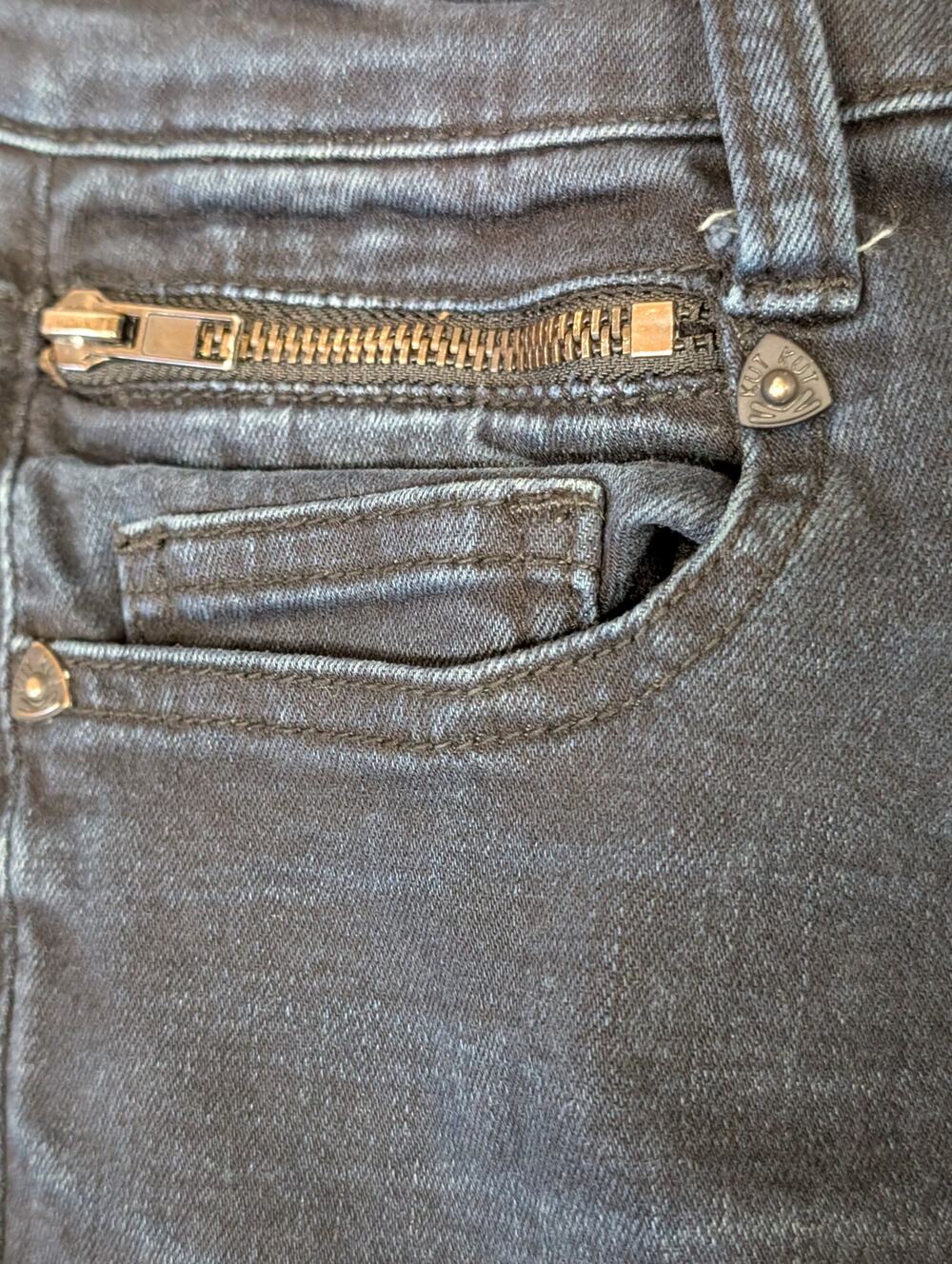 Kut from the Kloth Jeans Women's Size 4 Dark Wash Reese Ankle Skinny Fit (1102)